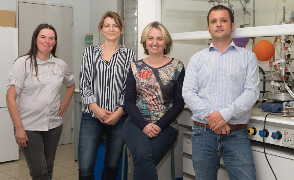 Karine Chorro (deuxième en partant de la droite) avec l’équipe de Phost’In Therapeutics. @Pierre Bruynooghe