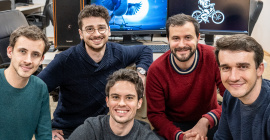 L’équipe talentueuse de Bloom Pictures : de gauche à droite, Lucas Navarro, Théophile Dufresne, Victor Caire (au milieu, devant), Florian Babikian et Gabriel Grapperon. @bastien defives